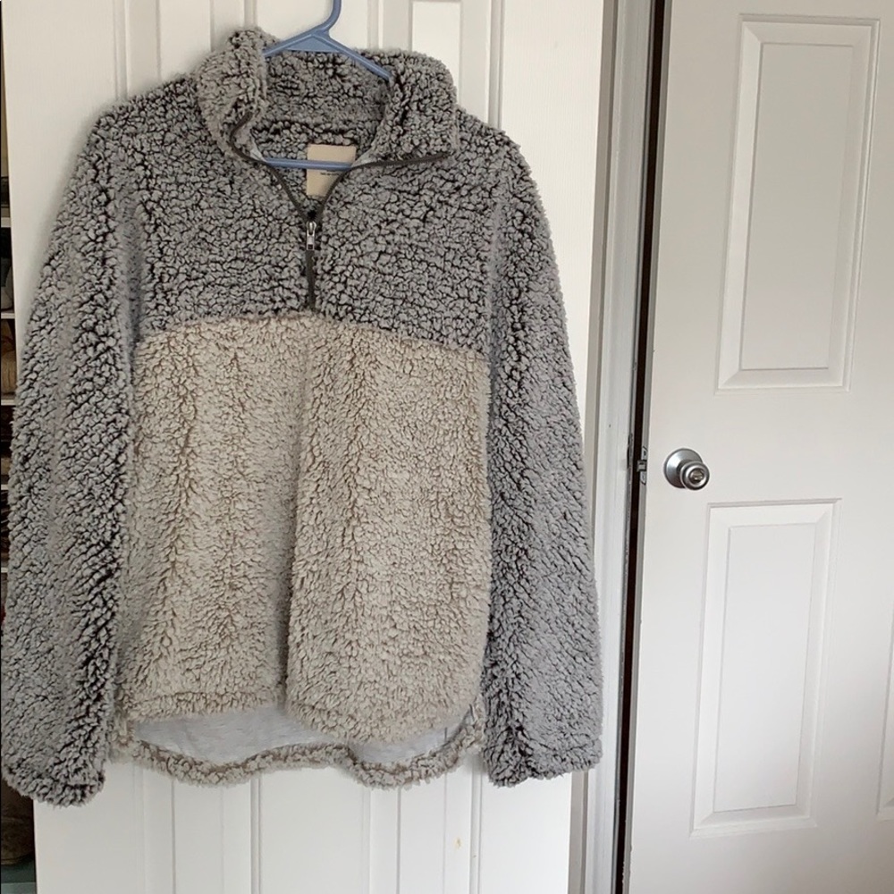 Fuzzy Thread &Supply pullover